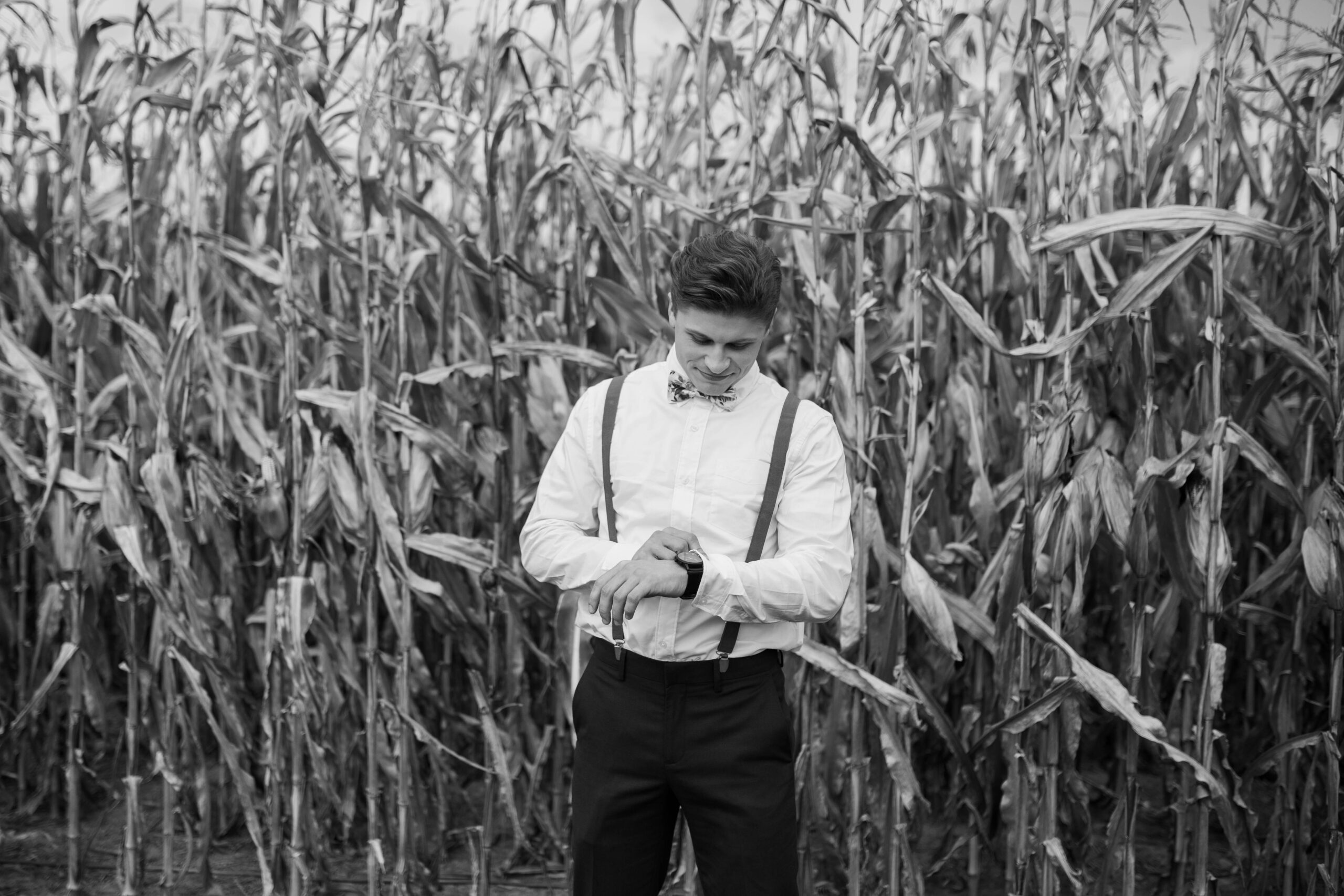 groom chelsea carrizales photography michigan wedding photographer